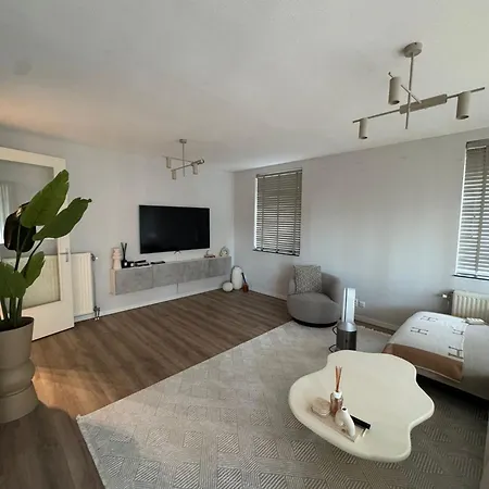Modern Near Center Διαμέρισμα